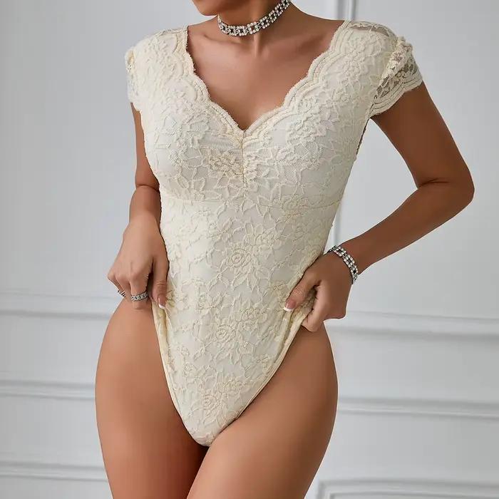 Combinaison une pièce élégante en dentelle blanche pour femmes