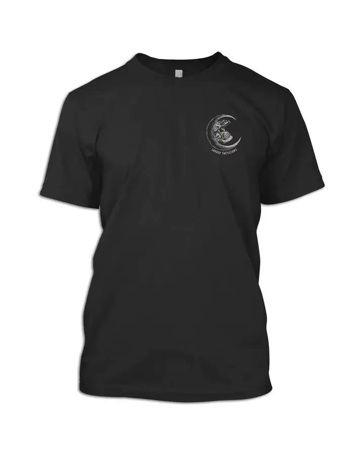 T-shirt graphique Skull in Crescent Moon à lentille verte pour vision nocturne, impression double face, Savage Tacticians The Goons Come Out At Night Art