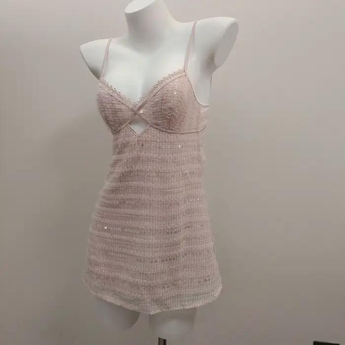 Chemise de nuit élégante en polyester et dentelle pour femmes, sexy, courte, mince, confortable, idéale pour le sommeil, les événements et les voyages