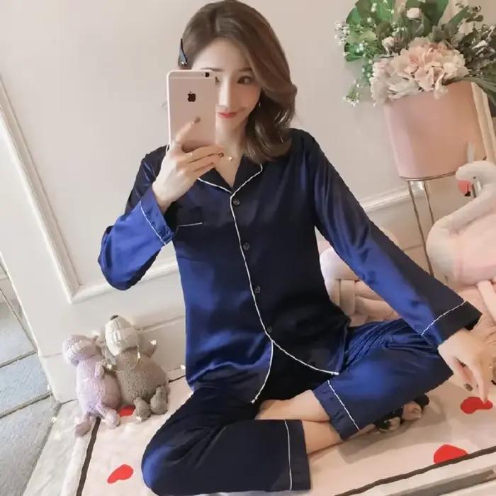 Pyjamas en polyester pour femmes automnaux élégants avec col rabattu et manches longues pour nuits de repos et soirées décontractées