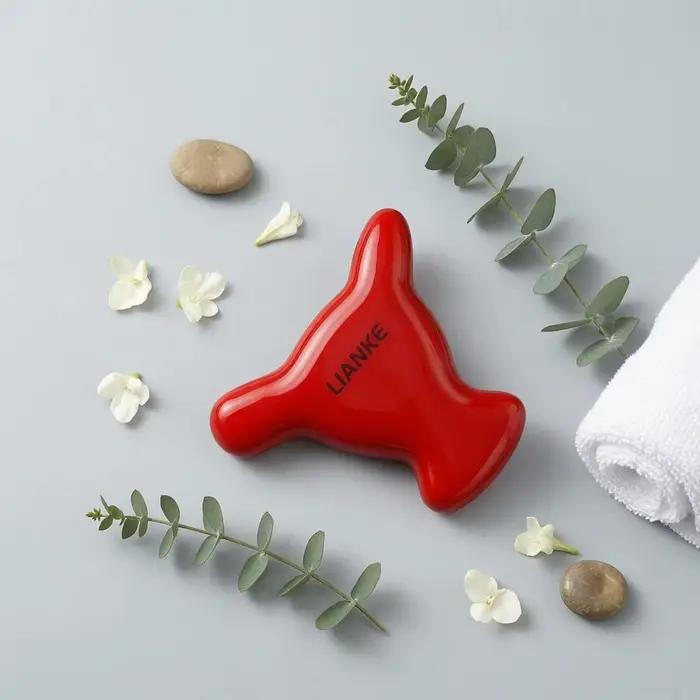 Outil de massage compact en fonte en forme de tête de taureau pour la thérapie corporelle, jaune et rouge