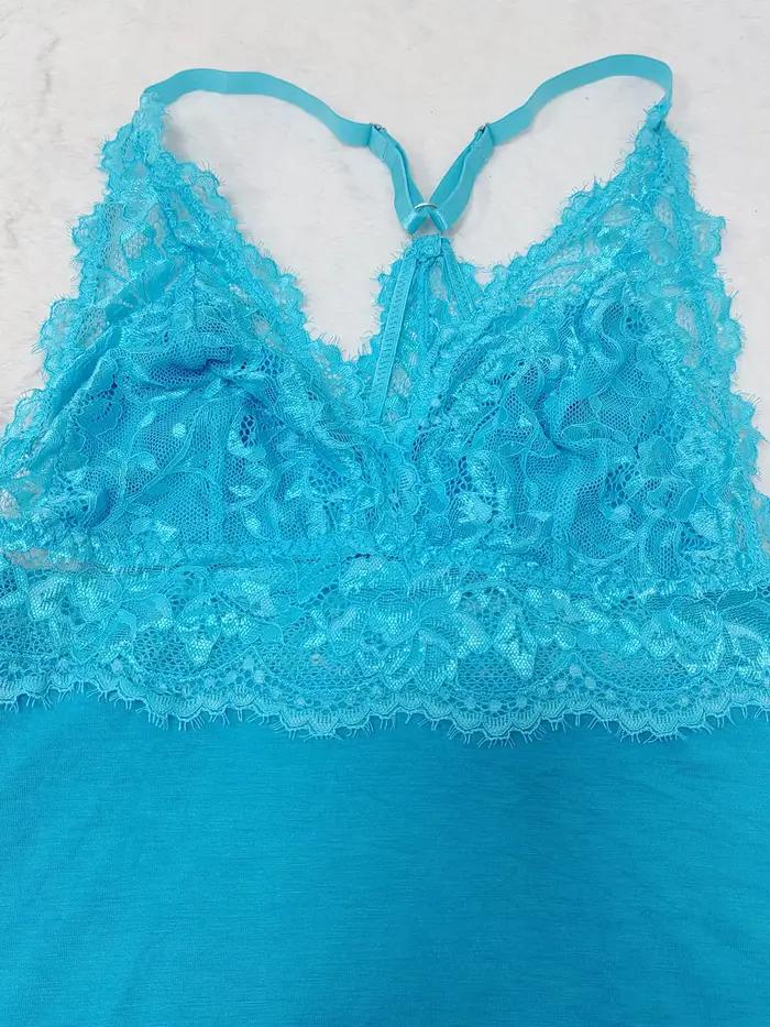 Chemise de nuit en dentelle bleu lac, dos en Y ajustable, fente latérale transparente, style sexy et romantique pour les nuits intimes et les rendez-vous romantiques