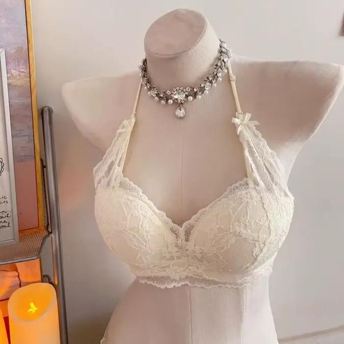 Lingerie dévoilant le cou et les épaules