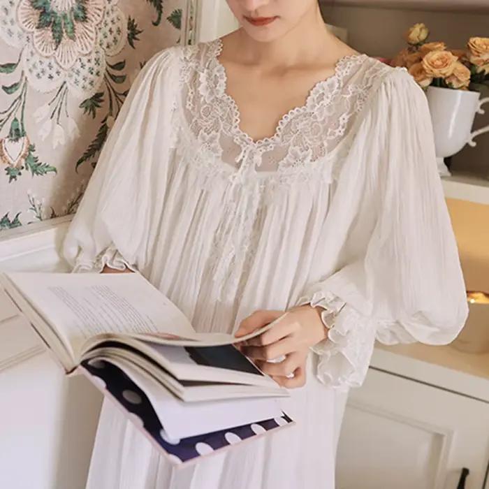Chemise de nuit féminine en dentelle romantique coupe ample style féerique