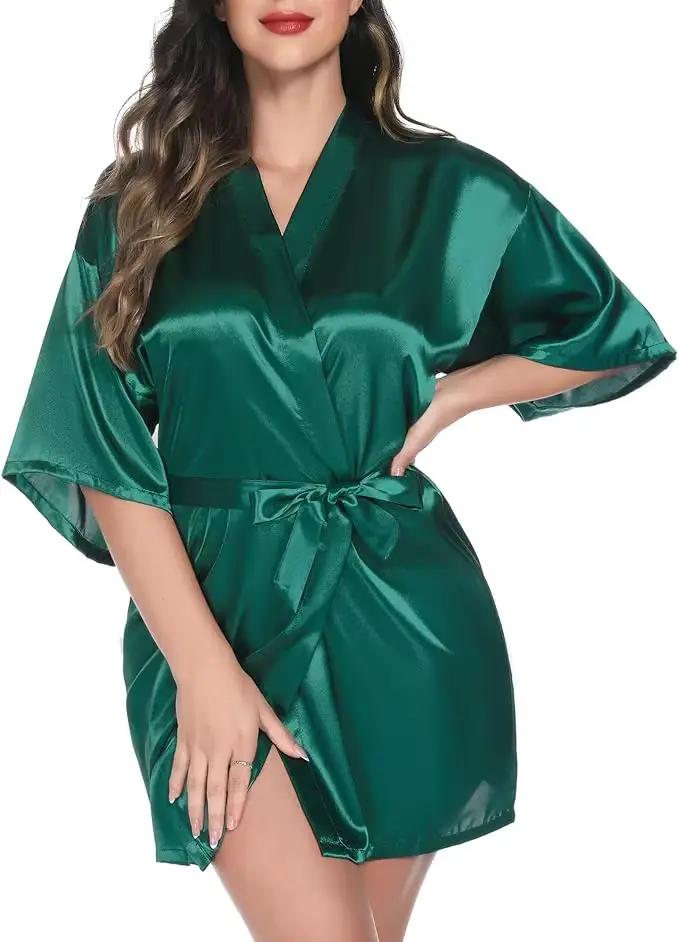 Chemise de nuit verte, Kimono de couleur unie