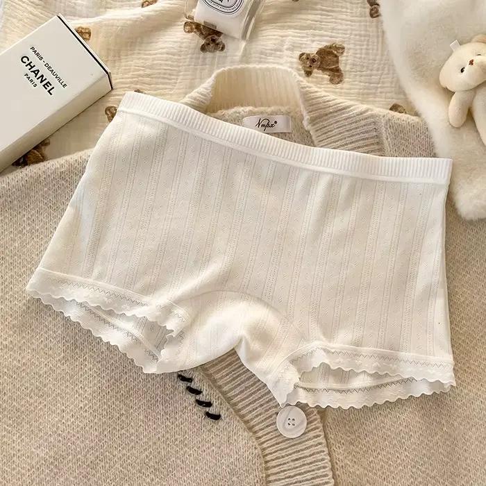 Culotte en dentelle mignonne