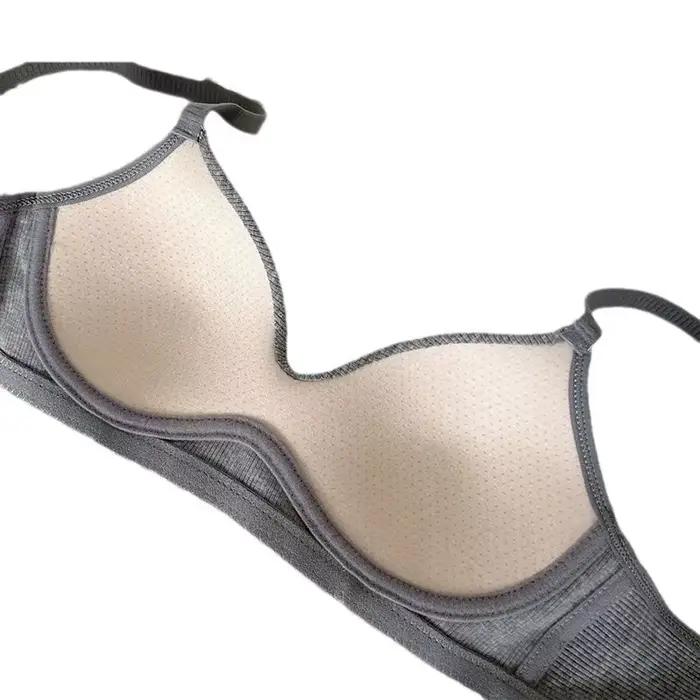 Soutien-gorge pour étudiantes