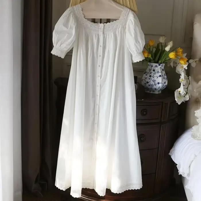 Robe de nuit blanche victorienne pour femmes