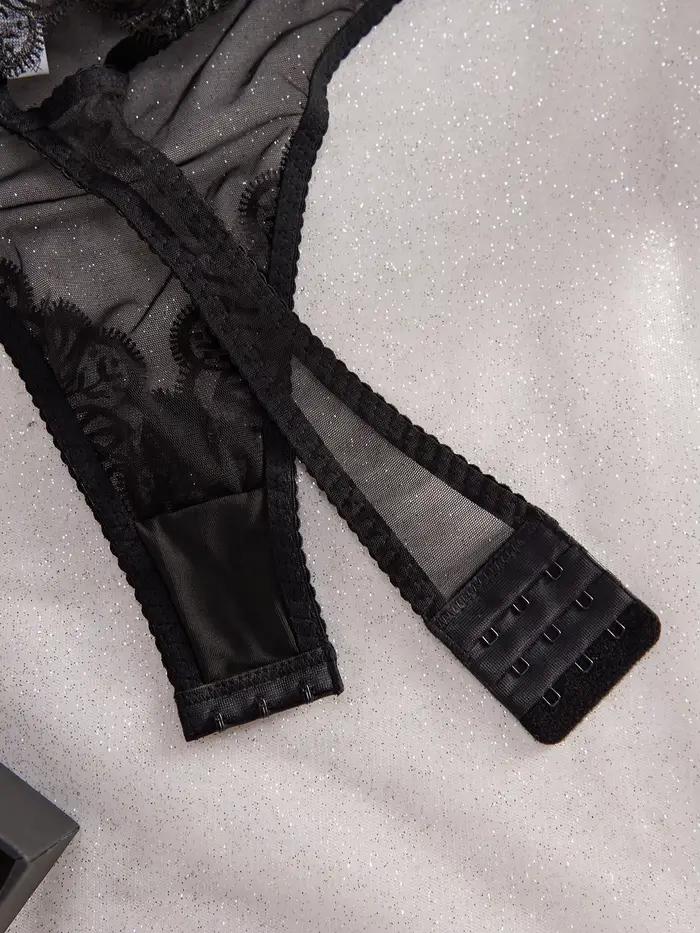 Lingerie féminine avec dentelle exotique