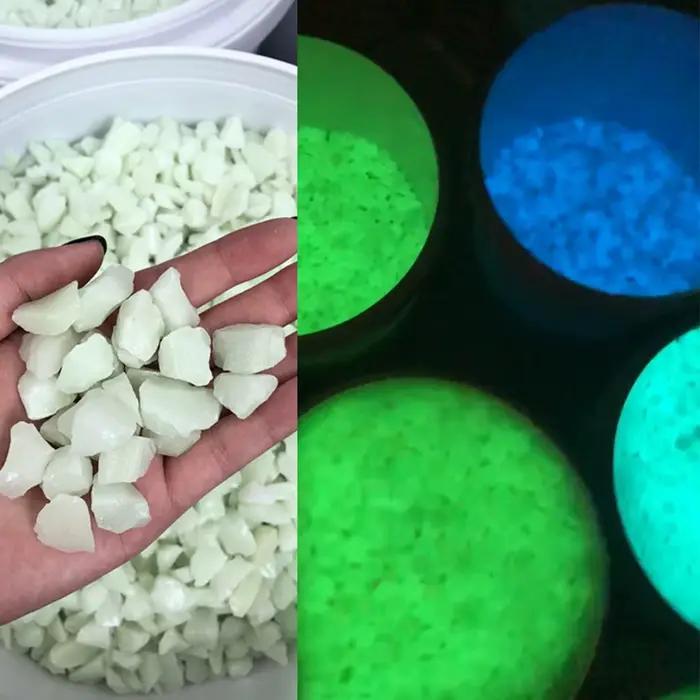 Pierres lumineuses fluorescentes, gravier qui brille dans la nuit, décoration de cour, pavage de jardin, pelouse en pot, ornement d'aquarium