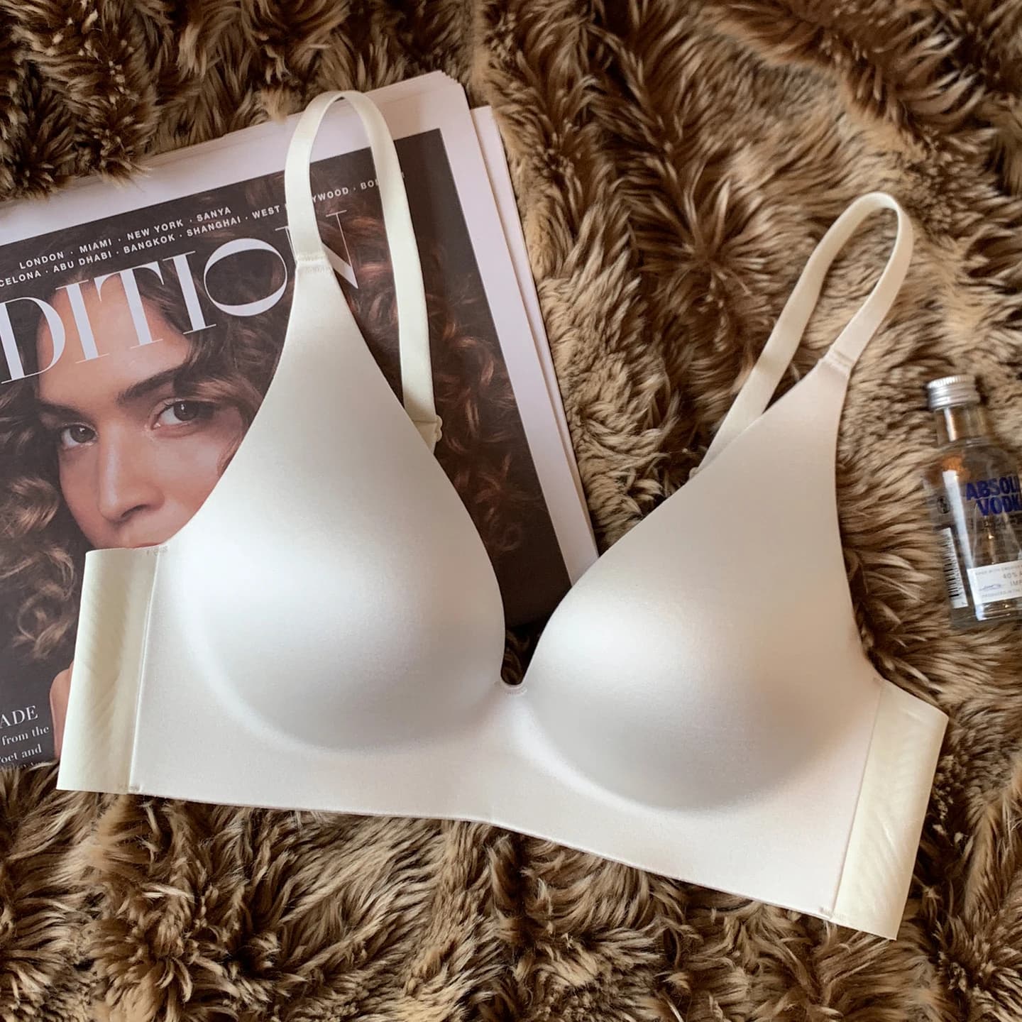 Body bralette sans armatures en satin pour femmes à poitrine petite, avec soutien push-up anti-affai