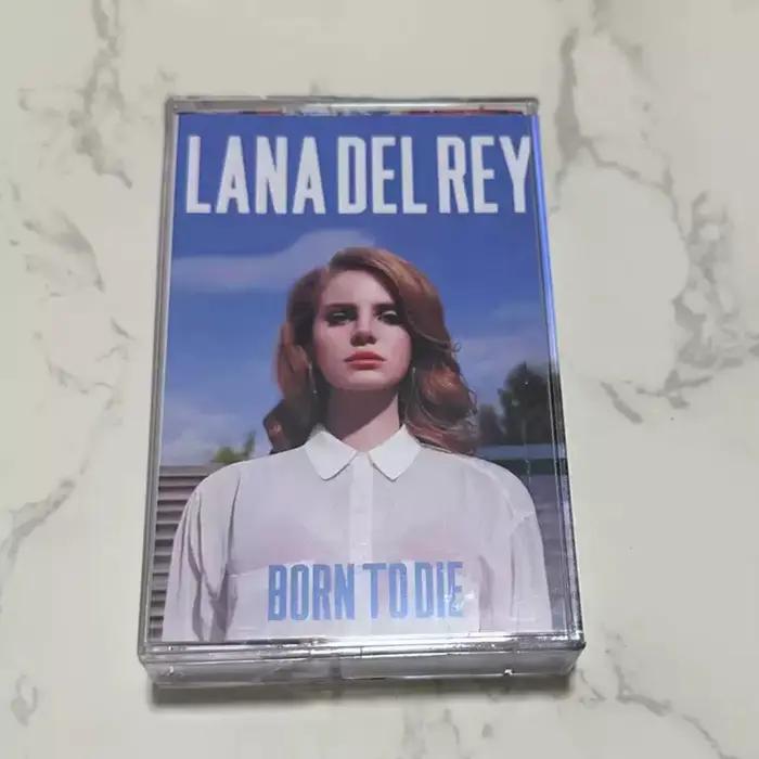 Cassette musicale Born To Die, indie rêveur et pop rétro avec des arrangements cinématiques somptueu