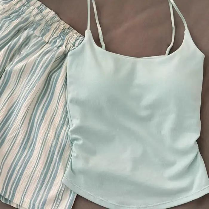 Pyjama de couleur unie avec coussinets de poitrine
