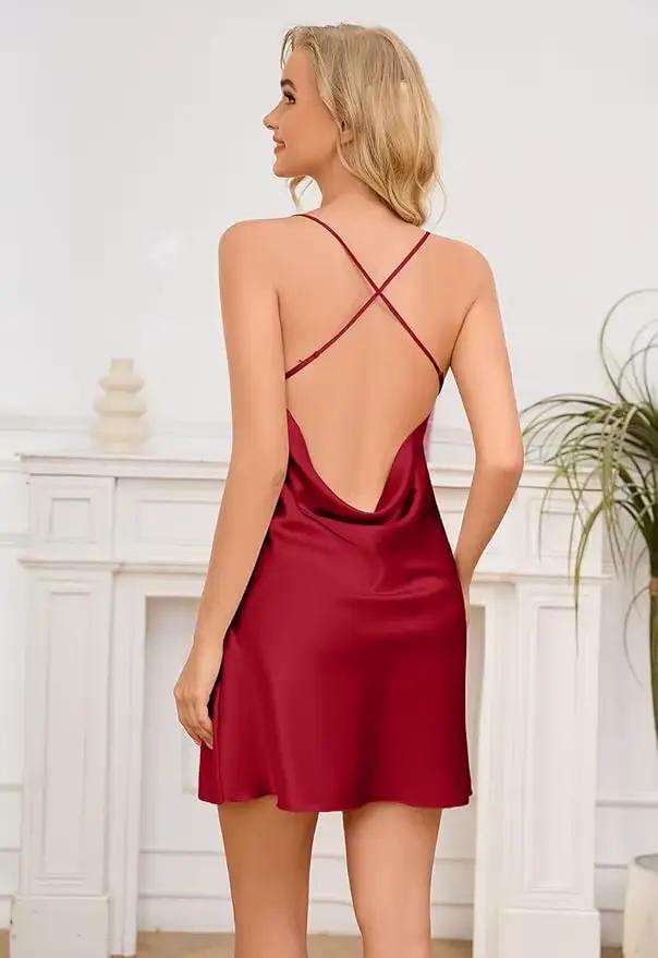 Chemise de nuit camisole confortable à bretelles spaghetti et dos nu pour femme
