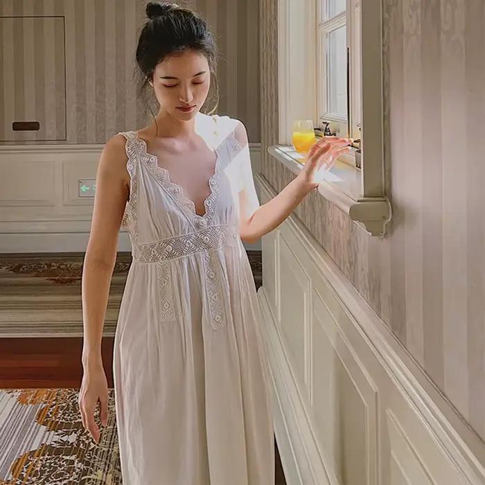 Chemise de nuit sexy à col en V de style français pour femmes