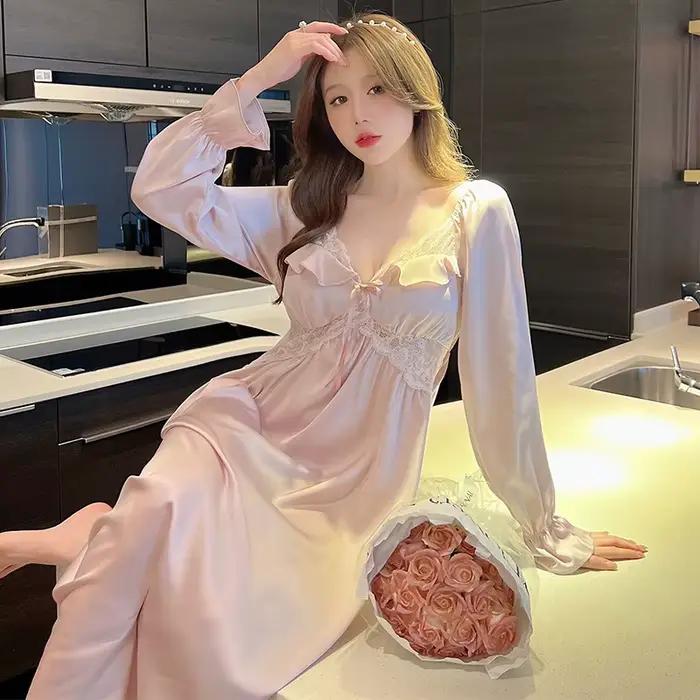 Chemise de nuit longue en dentelle à col en V pour femmes