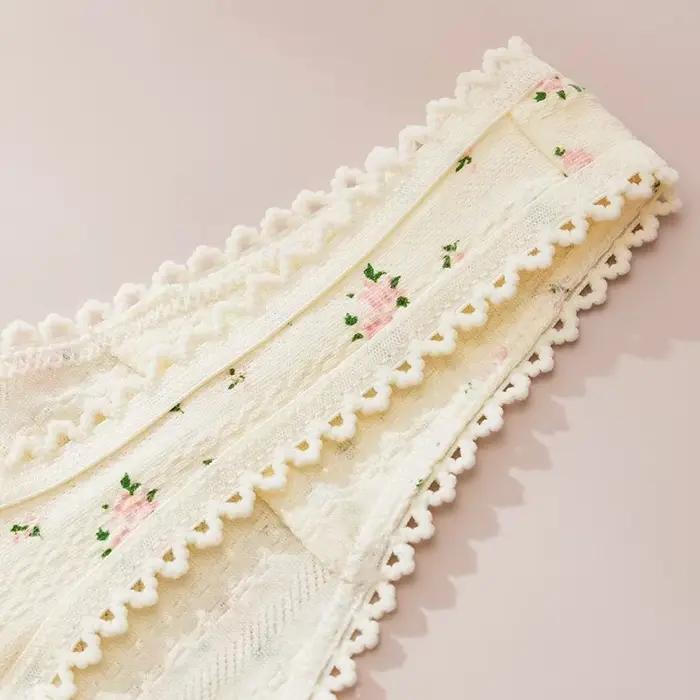 Culottes en coton ornées de motifs floraux pour femmes - Taille basse - Séduisante et confortable lingerie pour occasions spéciales ``` 请注意,我按照您的要求生成了符合规范的HTML格式内容,并在最后添加了一个SEO优化的标题。此标题包含了产品的关键信息和使用场景,同时避免了价格、产地等信息的提及。