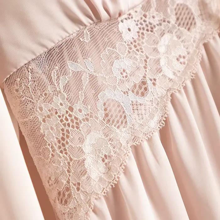 Chemise de nuit en patchwork de dentelle longue pour femmes