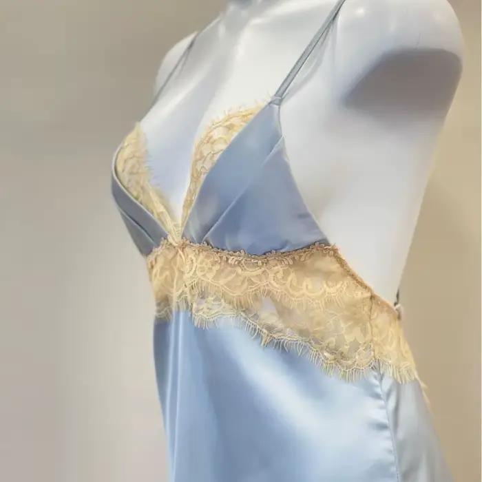 Chemise de nuit en dentelle satinée soyeuse pour femmes