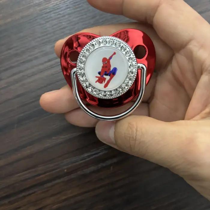Sucette bébé motif dessin animé avec capuchon anti-poussière et chaîne de sucette, tétine en silicone souple pour nouveau-nés, apaise en douceur les émotions agitées