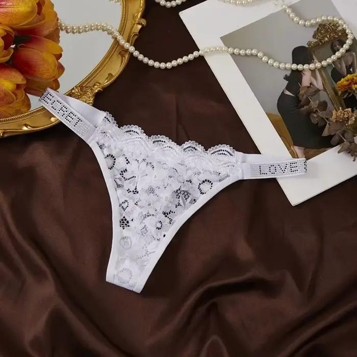 Culotte string brodée en dentelle cristal à fleurs