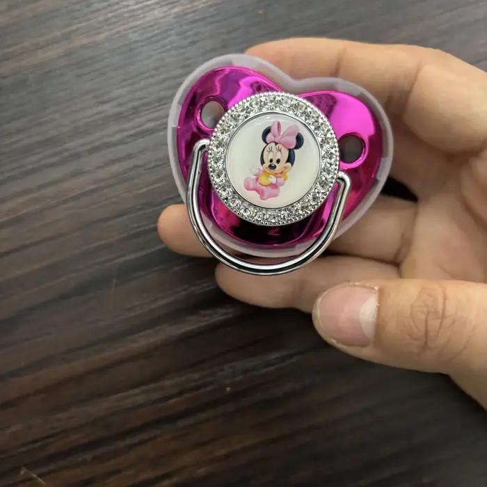 Sucette bébé motif dessin animé avec capuchon anti-poussière et chaîne de sucette, tétine en silicone souple pour nouveau-nés, apaise en douceur les émotions agitées