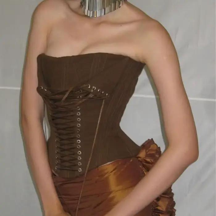 Corset en arête de poisson avec cravate en corde