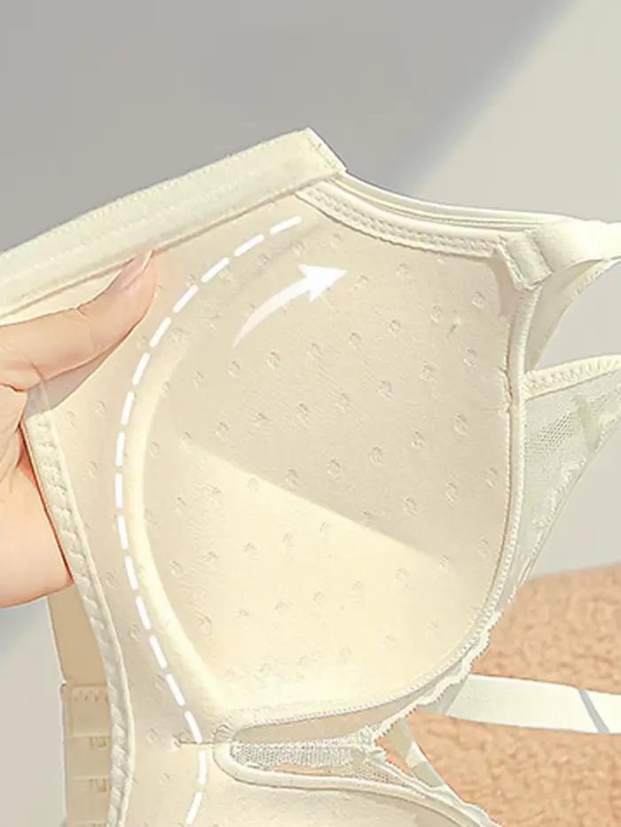 Éthéré et élégant, le soutien-gorge confortable en satin présente un design dos papillon qui se plie et s'adapte