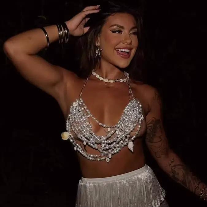 Coquille de luxe gland perles en plastique chaîne de poitrine Bikini haut court femmes Buster soutien-gorge bijoux spectacle de danse nuit Clubwear chaînes de corps