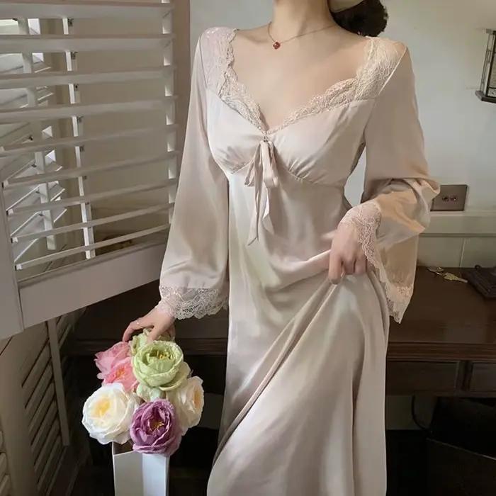 Chemise de nuit longue en dentelle à col en V pour femmes