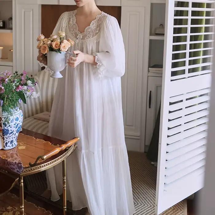 Chemise de nuit en dentelle française sexy à col en V