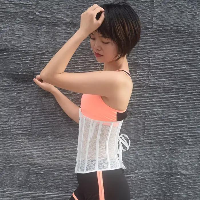 Corset en dentelle désossée en acier sous le buste