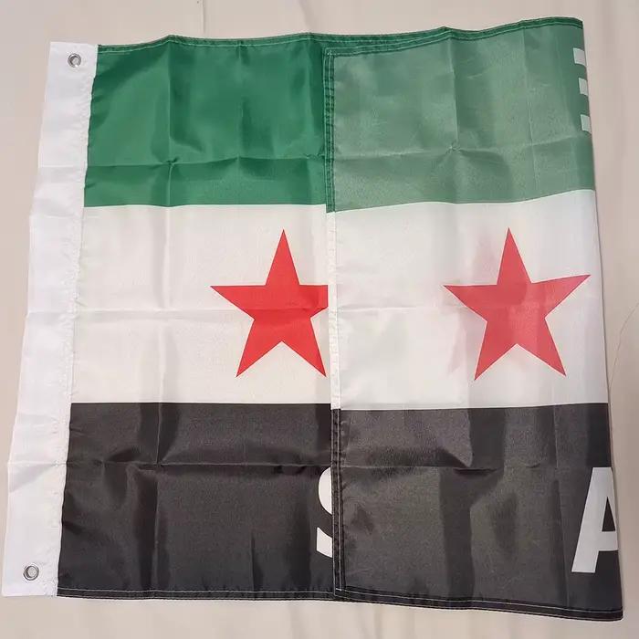 Drapeau syrien personnalisé 90x150cm, bannière populaire gratuite 100% Polyester de haute qualité pour la décoration et la suspension