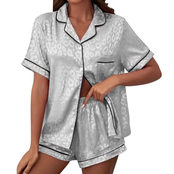 Pyjama léopard soyeux pour femmes, style sexy, court manches, haut boutonné, short, confortable et élégant, parfait pour les nuits romantiques et les occasions spéciales
