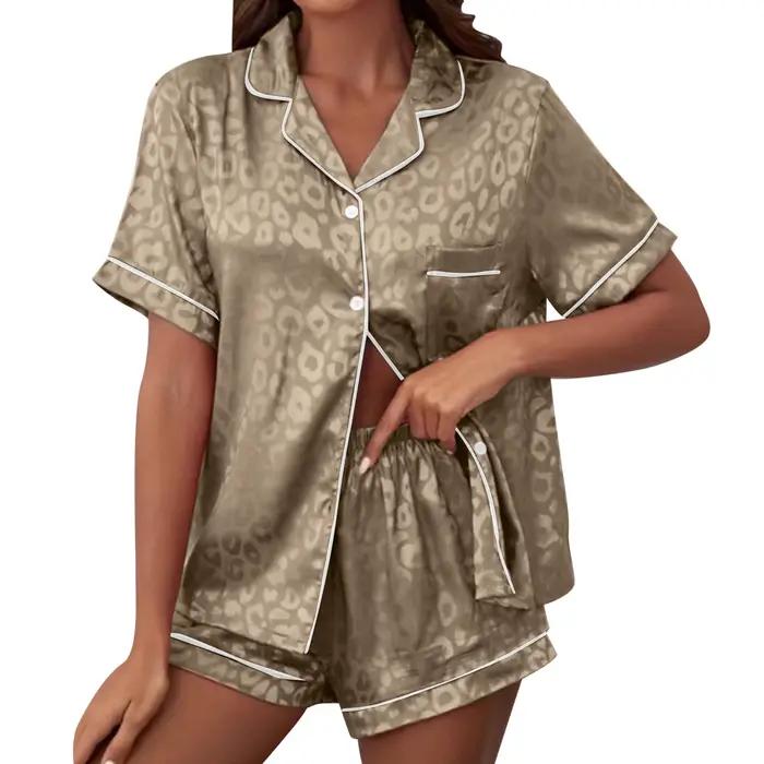 Pyjama léopard soyeux pour femmes, style sexy, court manches, haut boutonné, short, confortable et élégant, parfait pour les nuits romantiques et les occasions spéciales