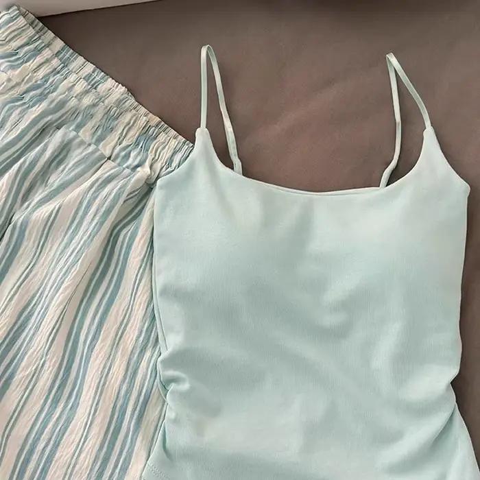 Pyjama de couleur unie avec coussinets de poitrine