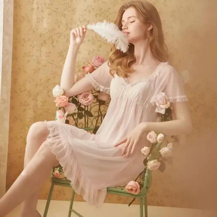 Chemise de nuit en maille style court pour femme avec soutien-gorge intégré