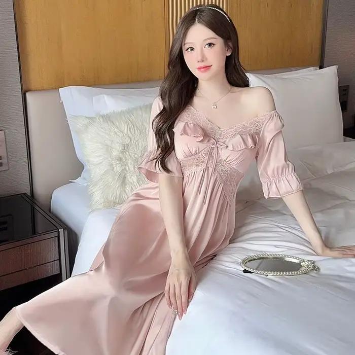 Nouvelle Robe de Nuit Sexy en Soie Glacée et Dentelle à Col en V à Manches Courtes pour Femme – Collection Été 2025 –