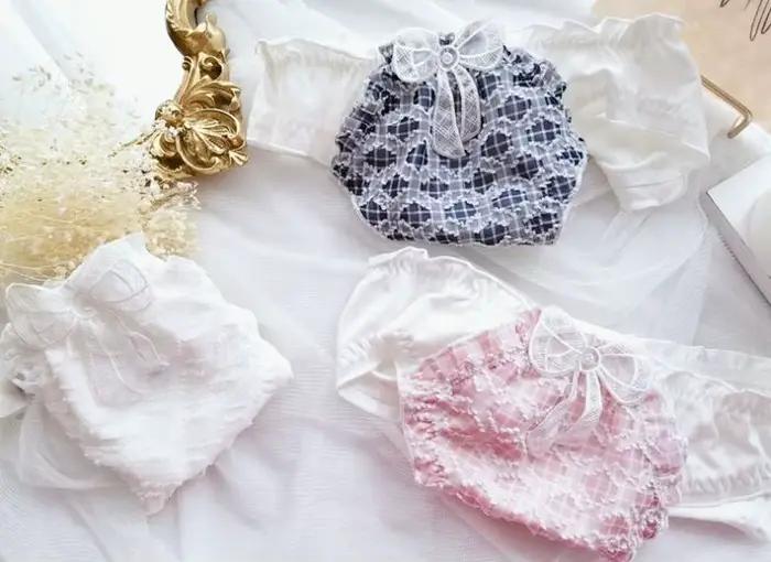 Culotte en mousseline de soie et dentelle