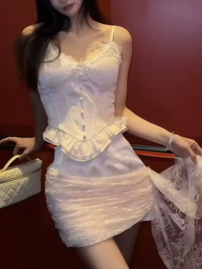 Nouvel ensemble chic coréen deux pièces style Pure Desire pour soirée d'été : haut camisole sexy + jupe moulante élégante 2026