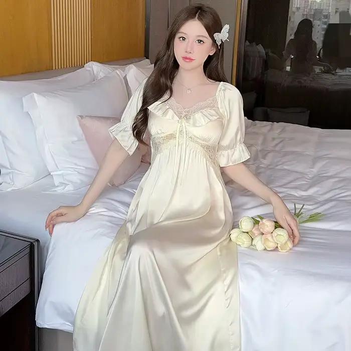 Nouvelle Robe de Nuit Sexy en Soie Glacée et Dentelle à Col en V à Manches Courtes pour Femme – Collection Été 2025 –