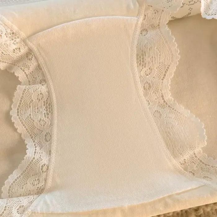 Culottes en dentelle à nœud papillon motif chat