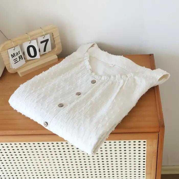 Chemise de nuit en gaze de coton respirante pour femme, robe de nuit blanche sans manches, détail perles en bois et ourlet à volants, tenue d'intérieur douce