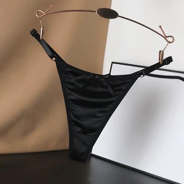 String T-back taille basse en satin transparent avec nœud