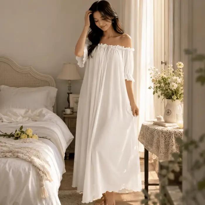 Chemise de nuit élégante transparente à épaules dénudées