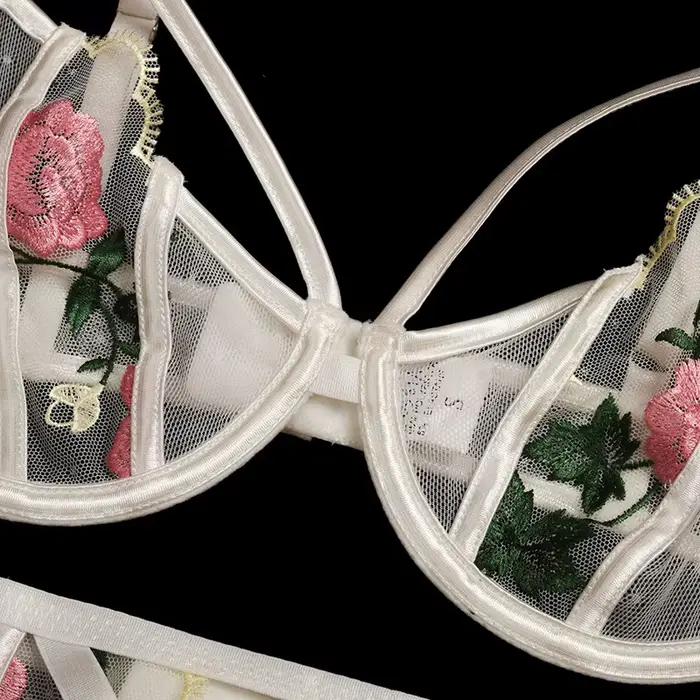 Tenue de lingerie brodée classique sexy en dentelle avec motifs floraux pour femmes occasions spéciales soutien gorge et string ultra-mince et épais