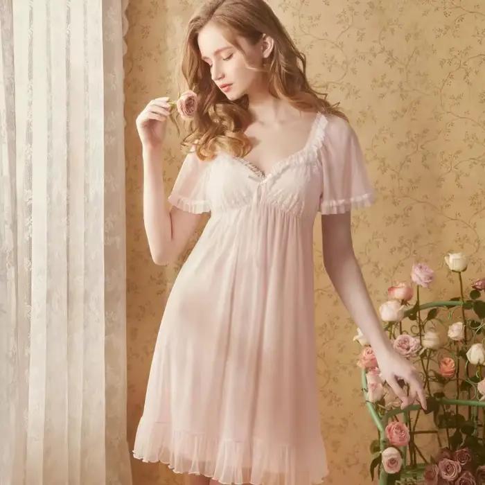 Chemise de nuit en maille style court pour femme avec soutien-gorge intégré
