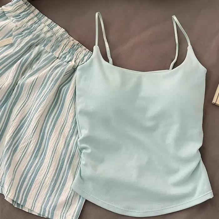 Pyjama de couleur unie avec coussinets de poitrine