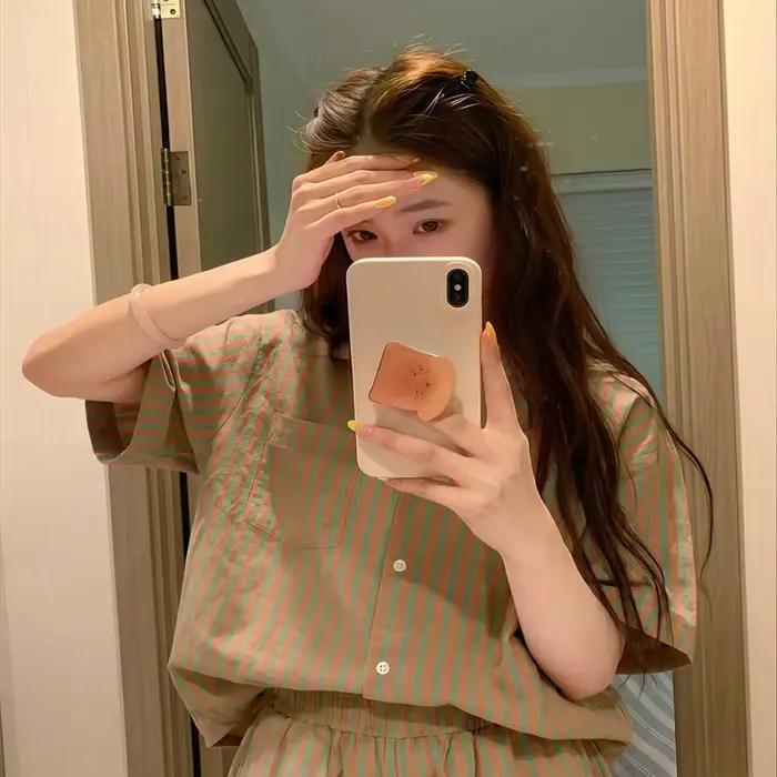 Nouveauté : Pyjama à manches courtes rayé marron et vert de style coréen pour femmes – Ensemble confortable pour se détendre en été