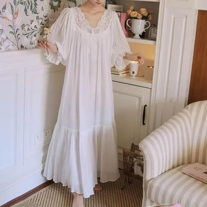 Chemise de nuit en dentelle française sexy à col en V